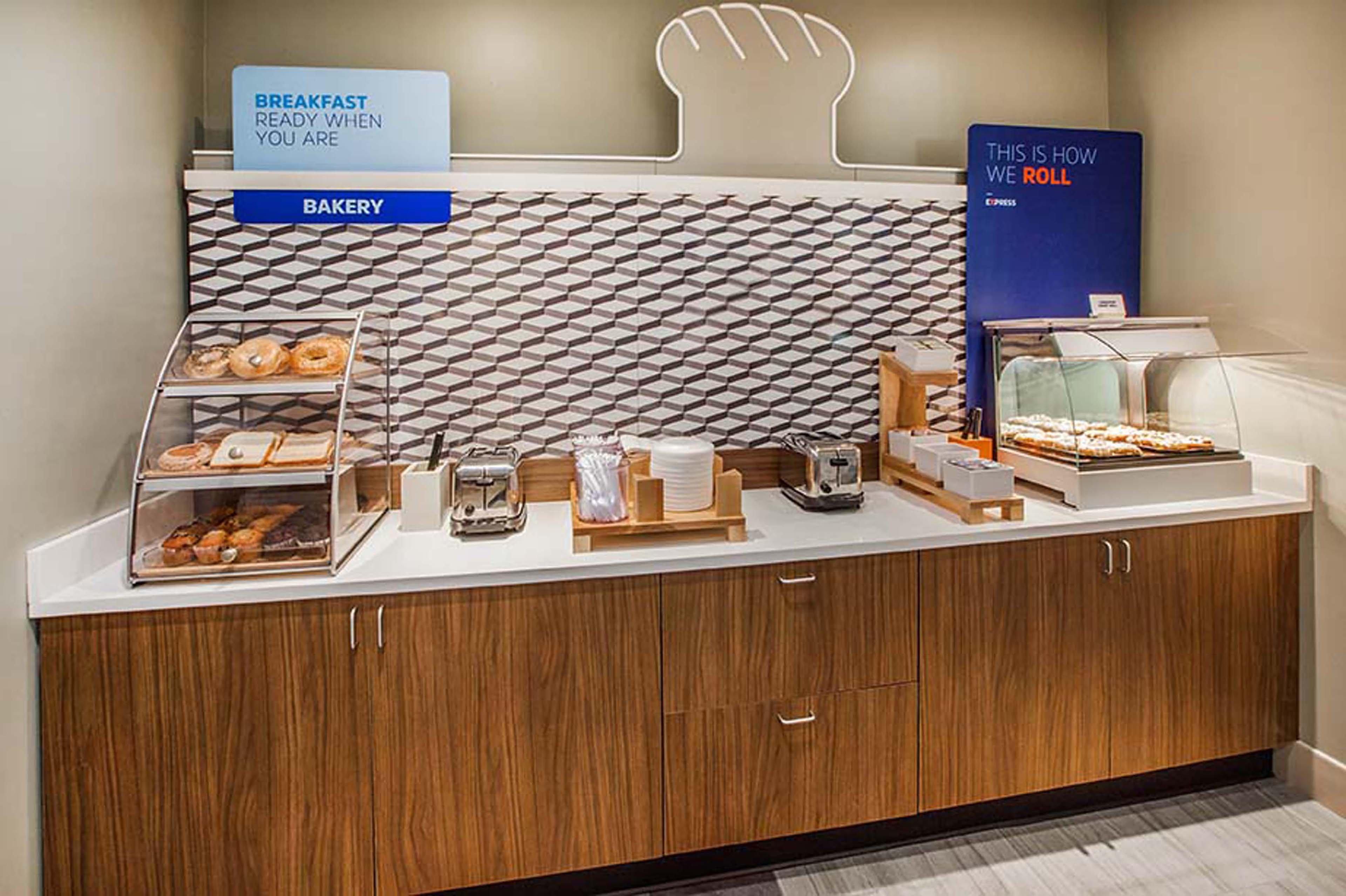 Holiday Inn Express Hotel & Suites Indianapolis W - Airport Area By Ihg Екстериор снимка