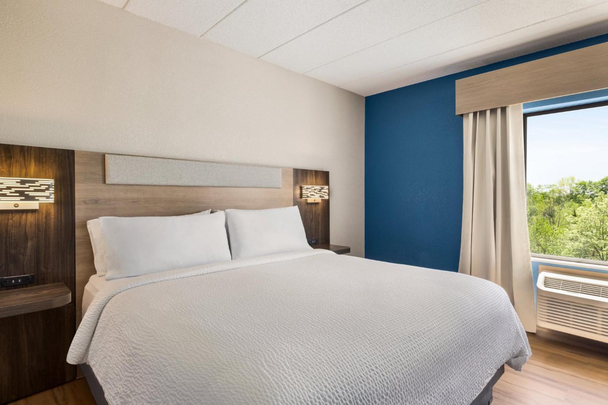Holiday Inn Express Hotel & Suites Indianapolis W - Airport Area By Ihg Екстериор снимка