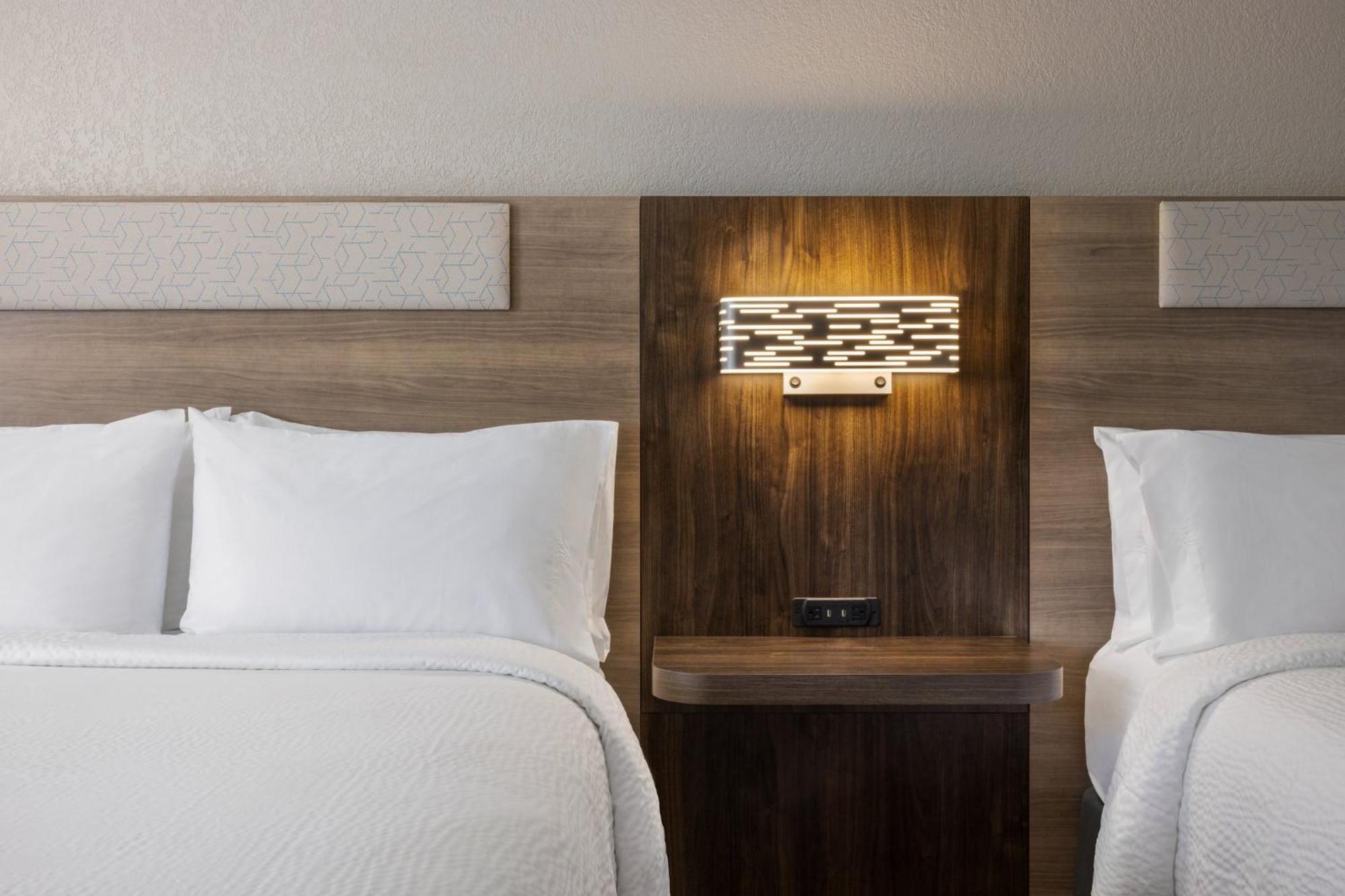 Holiday Inn Express Hotel & Suites Indianapolis W - Airport Area By Ihg Екстериор снимка