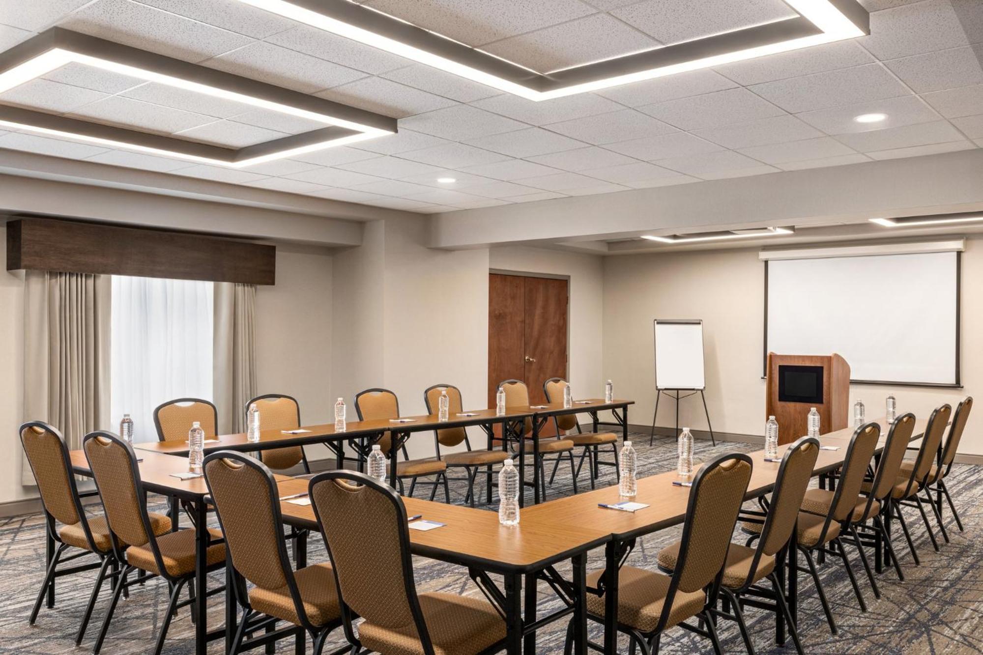 Holiday Inn Express Hotel & Suites Indianapolis W - Airport Area By Ihg Екстериор снимка