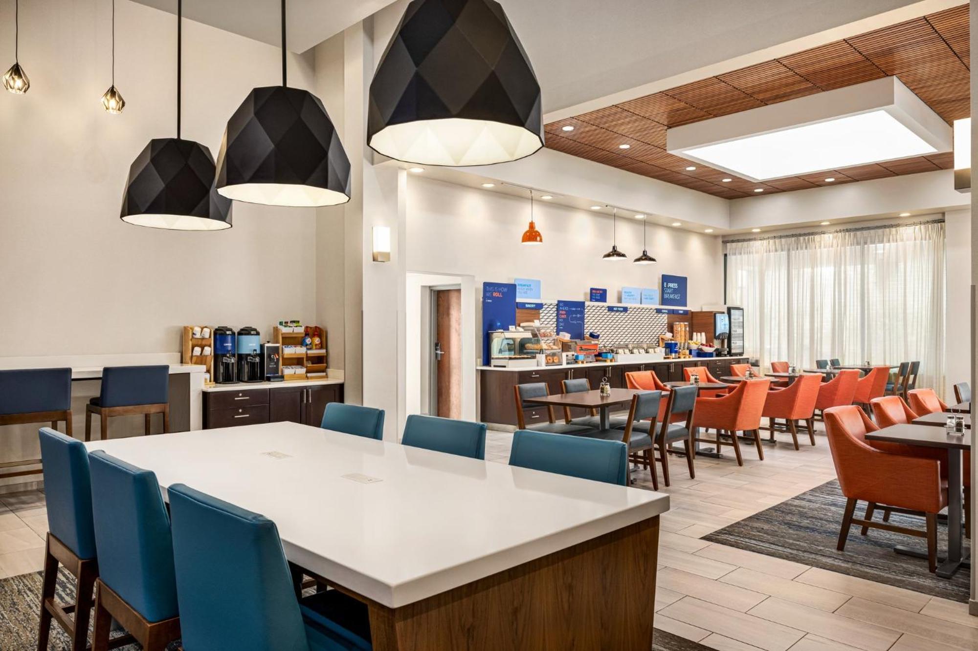 Holiday Inn Express Hotel & Suites Indianapolis W - Airport Area By Ihg Екстериор снимка