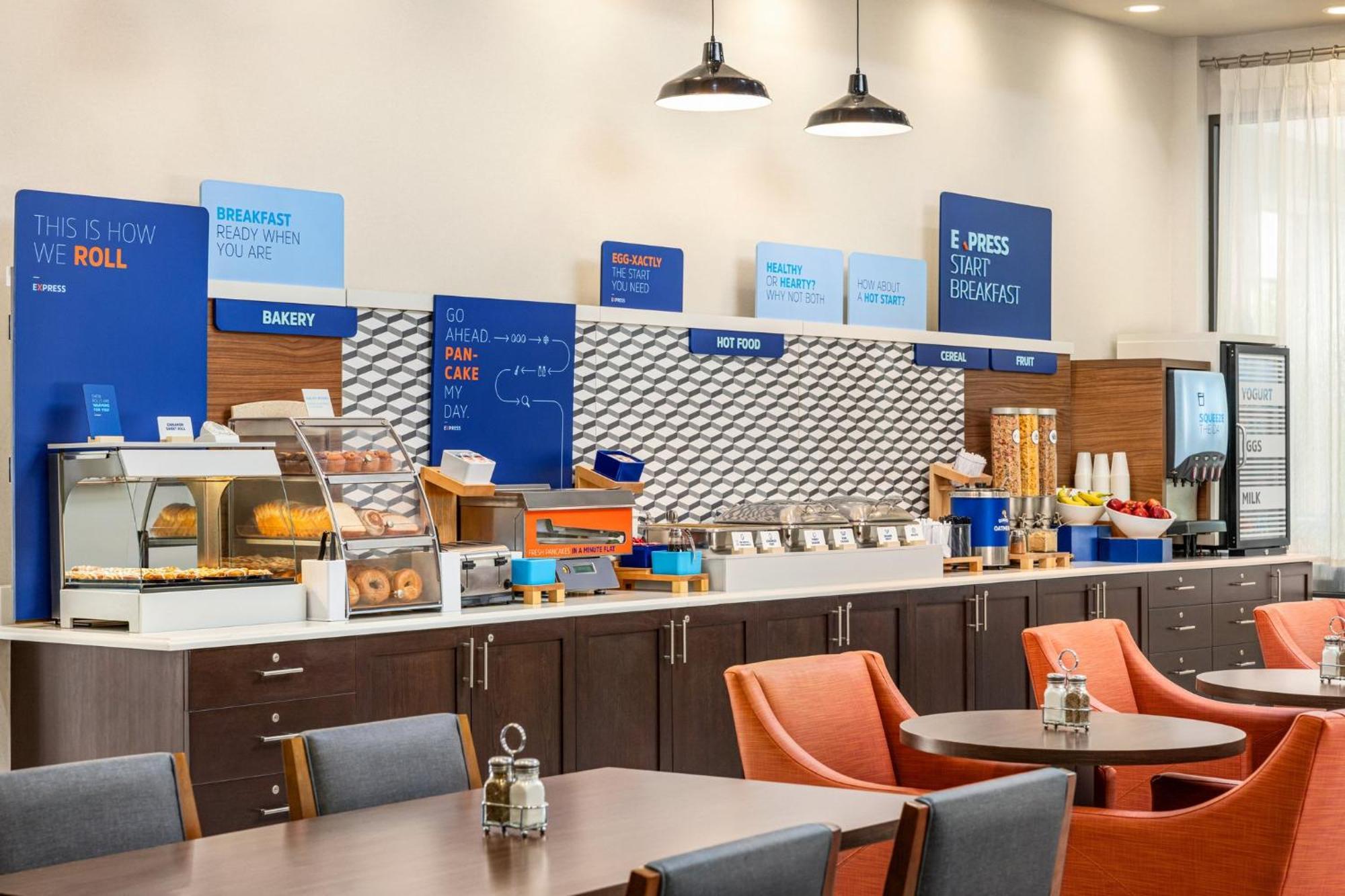 Holiday Inn Express Hotel & Suites Indianapolis W - Airport Area By Ihg Екстериор снимка