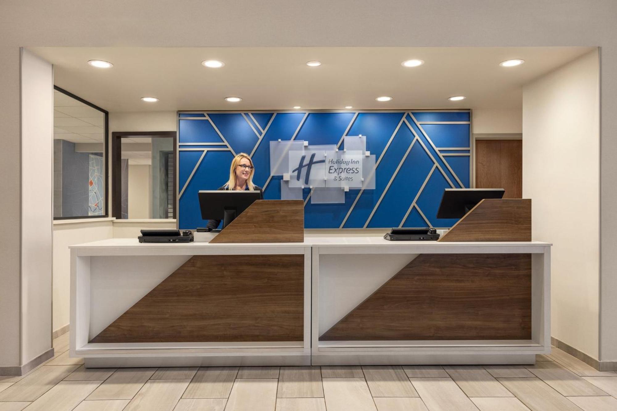 Holiday Inn Express Hotel & Suites Indianapolis W - Airport Area By Ihg Екстериор снимка